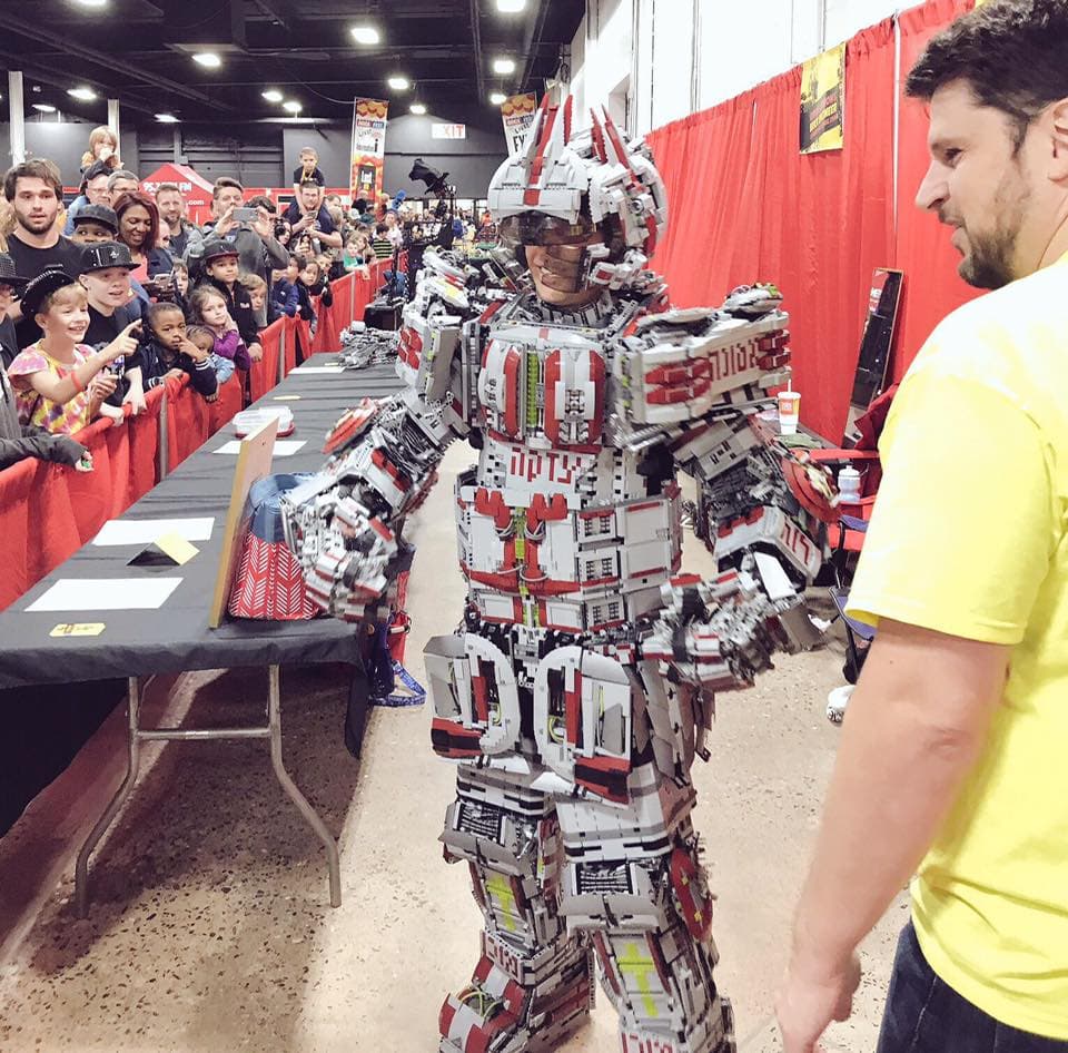 Durante el evento, los asistentes pueden disfrutar de actividades y juegos prácticos, además de espectáculos interactivos, modelos de tamaño real y mucho más.