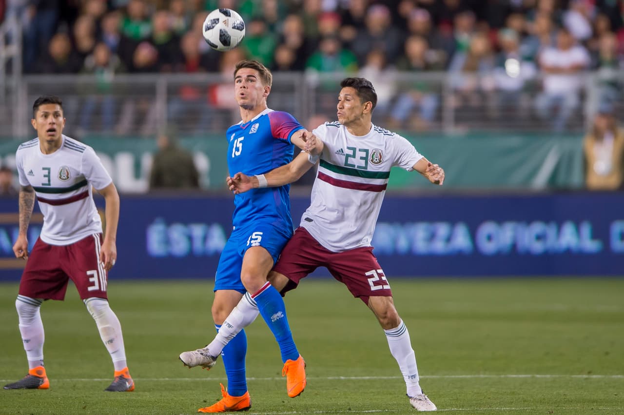 Jesús Molina (6): Muestra fuerza, siendo su mayor virtud. Pero tuvo poca participación aunque logró cumplir con su función.