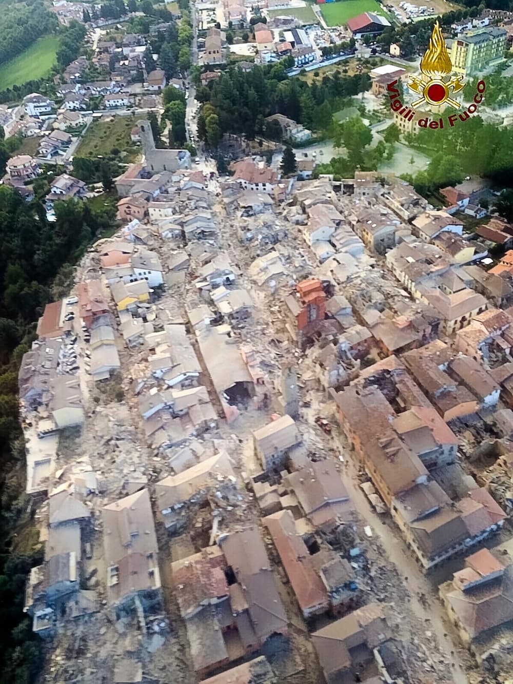 Vista aérea de Amatrice sacudida por el sismo