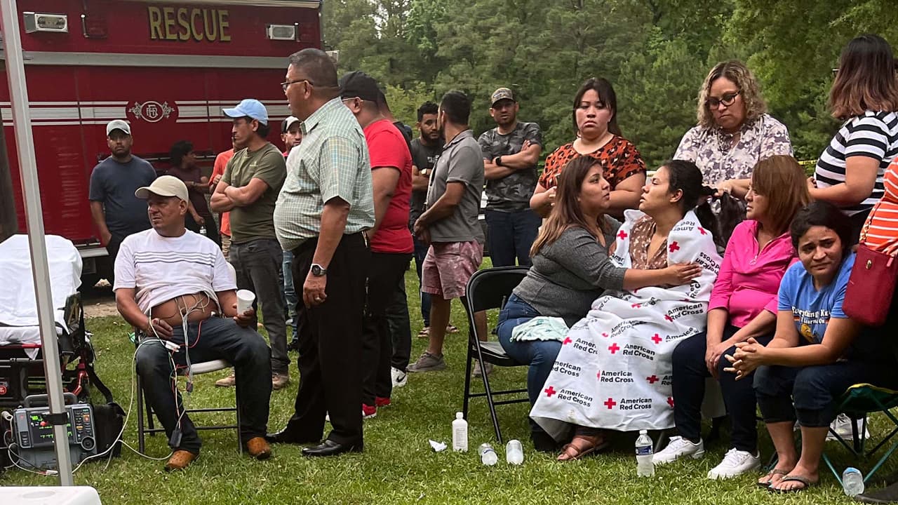 Óscar Ordóñez, papá de ambos jóvenes, también estaba entre el grupo y fue llevado a un hospital cercano.
<b>Pudimos conocer que fue dado de alta horas más tarde. </b>La familia es originaria de Honduras.