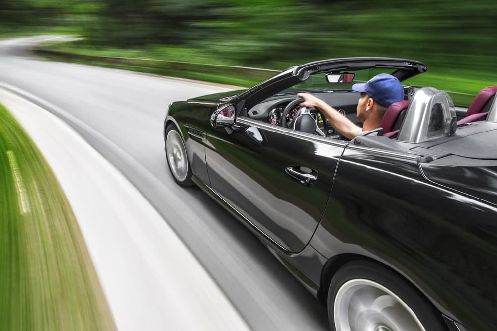 Cuando estás al volante eres un conductor que demuestra mucha seguridad, pero un tanto agresiva y a veces, eres algo imprudente, porque amas la adrenalina.