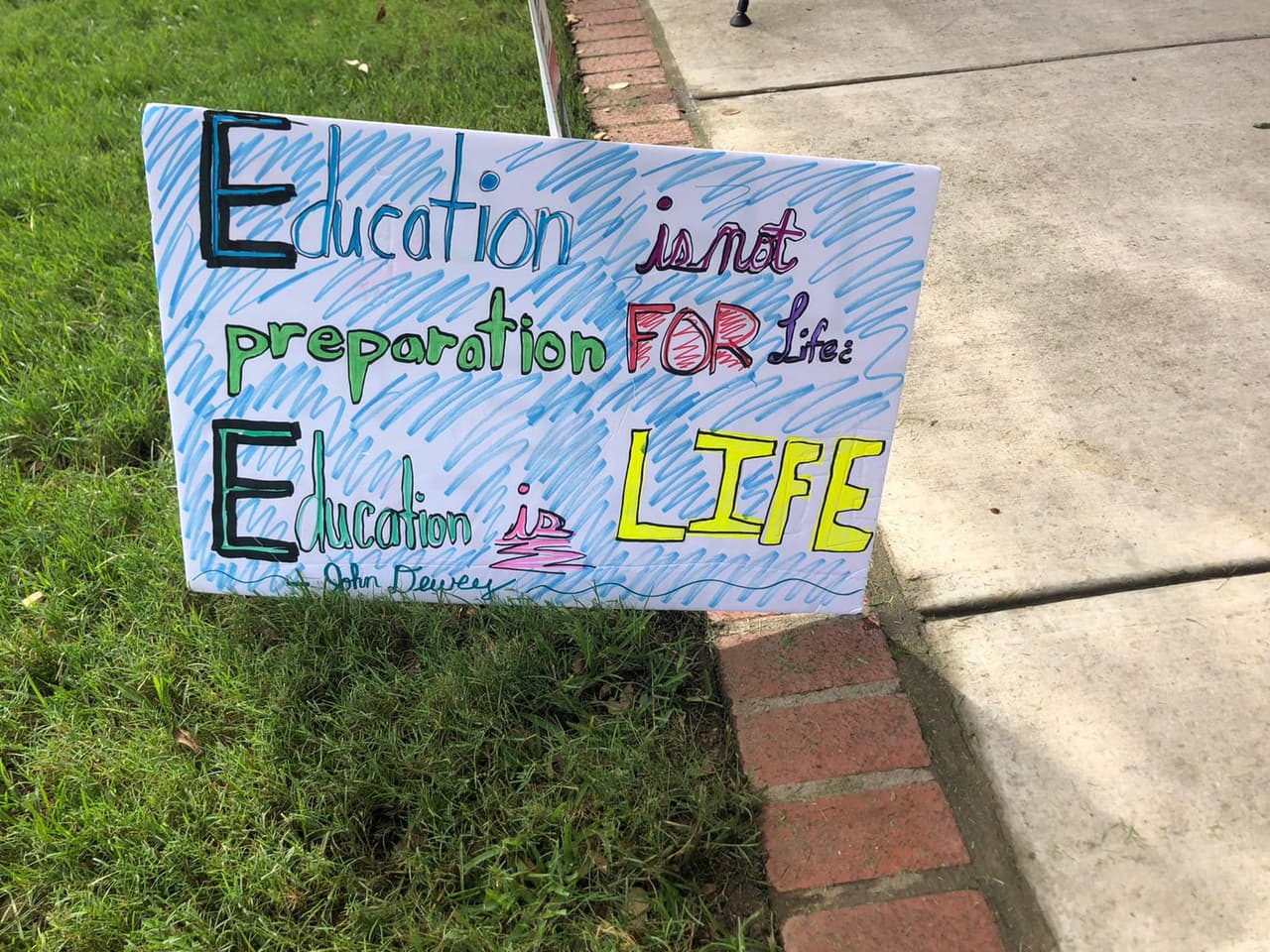 Algunas personas han hablado con el juez del condado Tarrant, Glen Whitley, para exponer su postura sobre este tema.
<br>