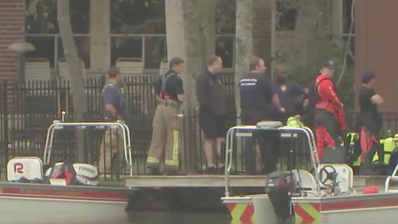 Las autoridades iniciaron la búsqueda en el lago Olympia que está ubicado alrededor de varias casas.