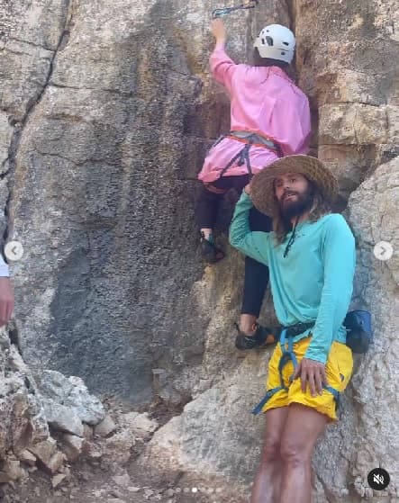 Ente tanto, el mismo día, la intérprete de ‘Luz sin gravedad’ compartió nuevas fotografías de su paso por Italia, en donde escaló una montaña con el apoyo de Jared Leto.
<br>