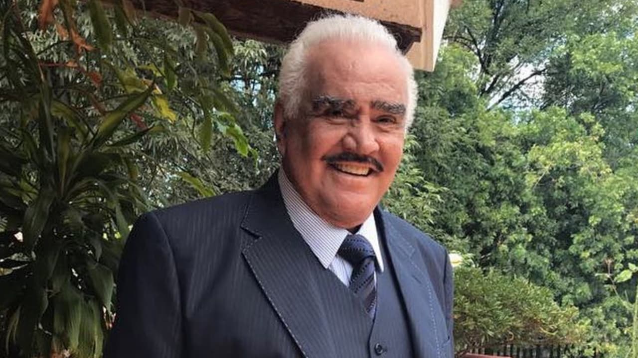 "Entonces, 
<b>se me quitó la incontinencia</b>, pude enseñarme a caminar de vuelta y aquí me tienes, con 20 kilos (44 libras) menos también", reiteró 'El Charro de Huentitán'.