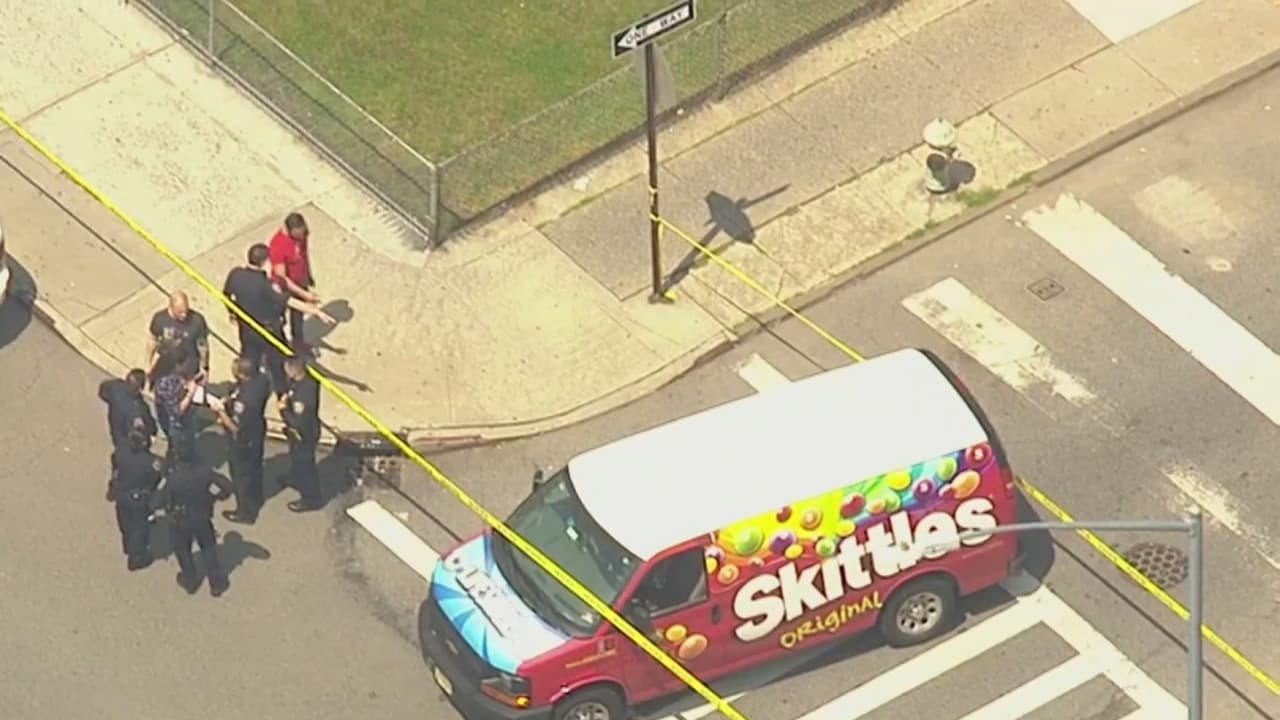 Niño de 3 años muere atropellado por una camioneta de Skittles en Brooklyn