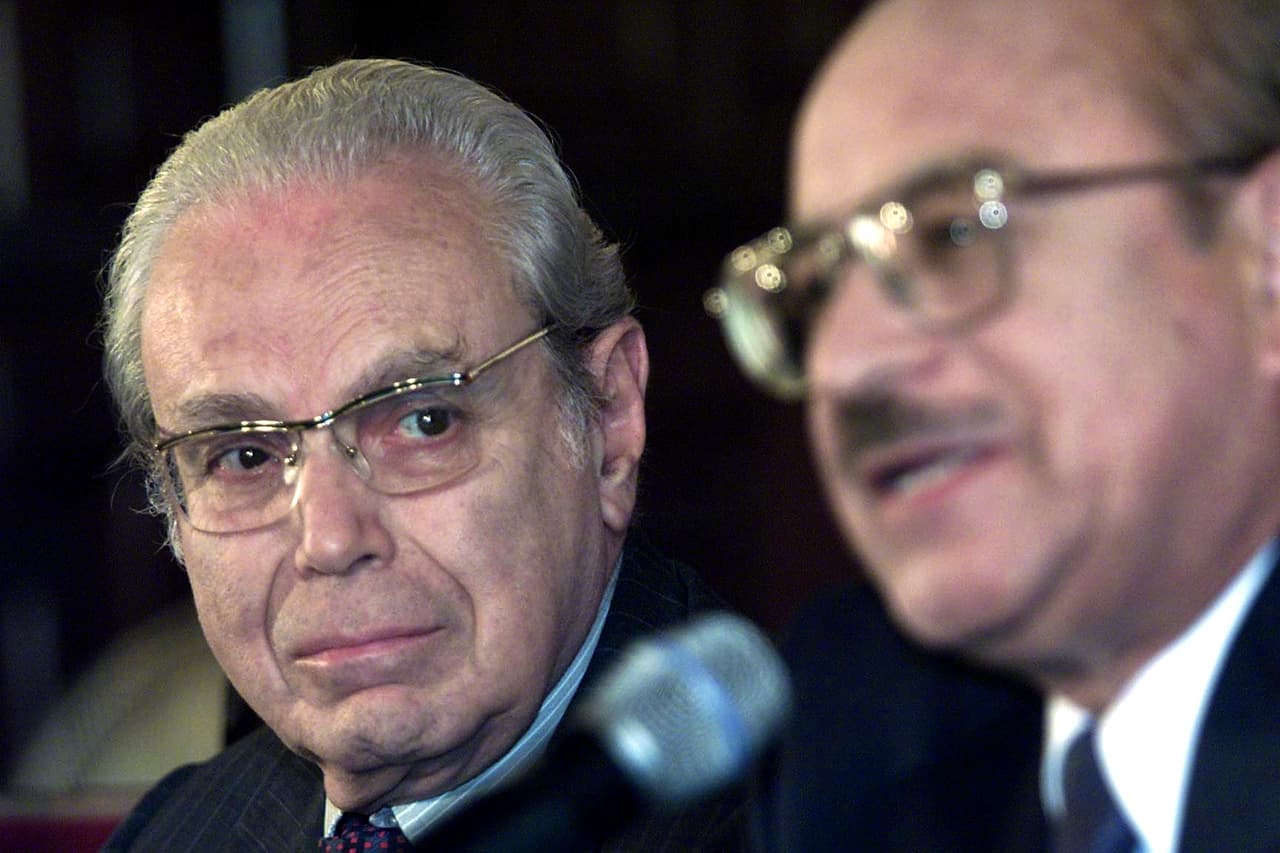 <b>Javier Pérez de Cuéllar, 100 años.</b> Fue secretario general de las Naciones Unidas durante dos mandatos y negoció el histórico alto el fuego entre Irán e Irak en 1988. Luego salió de su retiro para ayudar a restablecer la democracia en su tierra natal, Perú.
<a href="https://www.univision.com/noticias/america-latina/fallecio-javier-perez-de-cuellar-el-ex-secretario-general-de-la-onu-que-logro-el-cese-al-fuego-entre-iran-e-irak-en-1988"><u>Falleció el 4 de marzo</u></a>.
<br>