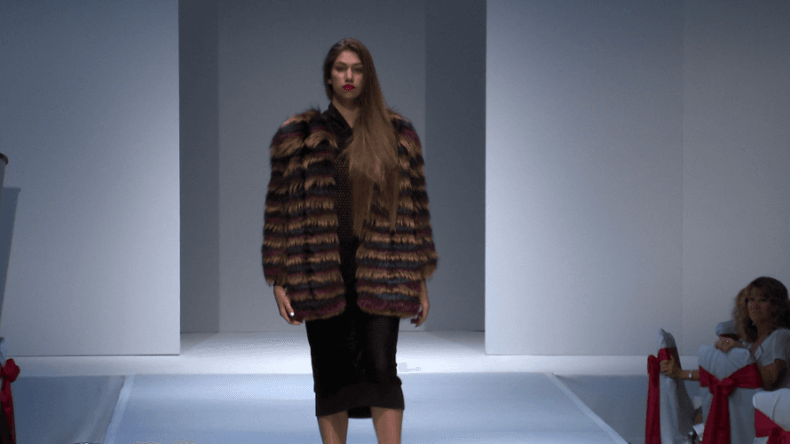 Desde sus primeras pasarelas la hermana de Lorenzo Luaces sorprendió por su dominio y confianza.