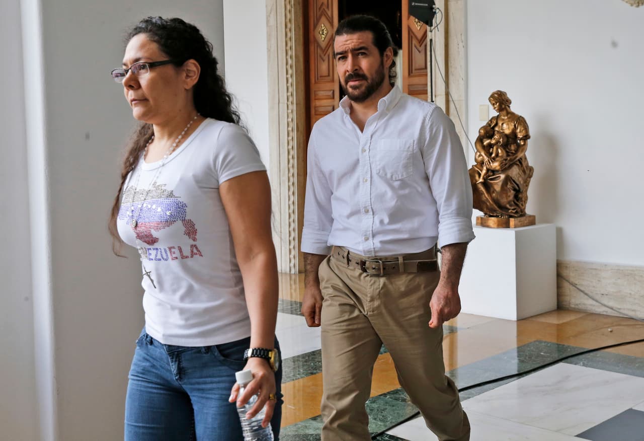 El ministro de Comunicaciones de Venezuela, Jorge Rodríguez, dijo que estos presos "tomaron parte en actos de violencia en 2012, 2013, 2014, 2017". Se refería a las manifestaciones contra el gobierno de Nicolás Maduro.