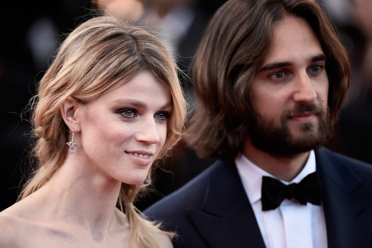 El novio, hijo de la actriz Carole Bouquet, una de las chicas Bond, estuvo casado con la modelo rusa Masha Novoselova y tiene una hija.