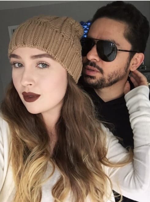 Ambos se aman con locura y pasión.