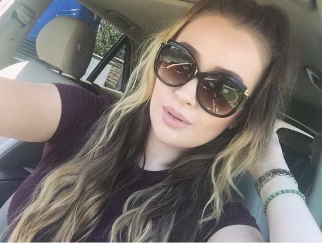 Kenia es una mujer muy bonita y ha demostrado que está con Larry en las buenas, en las malas y en las peores.