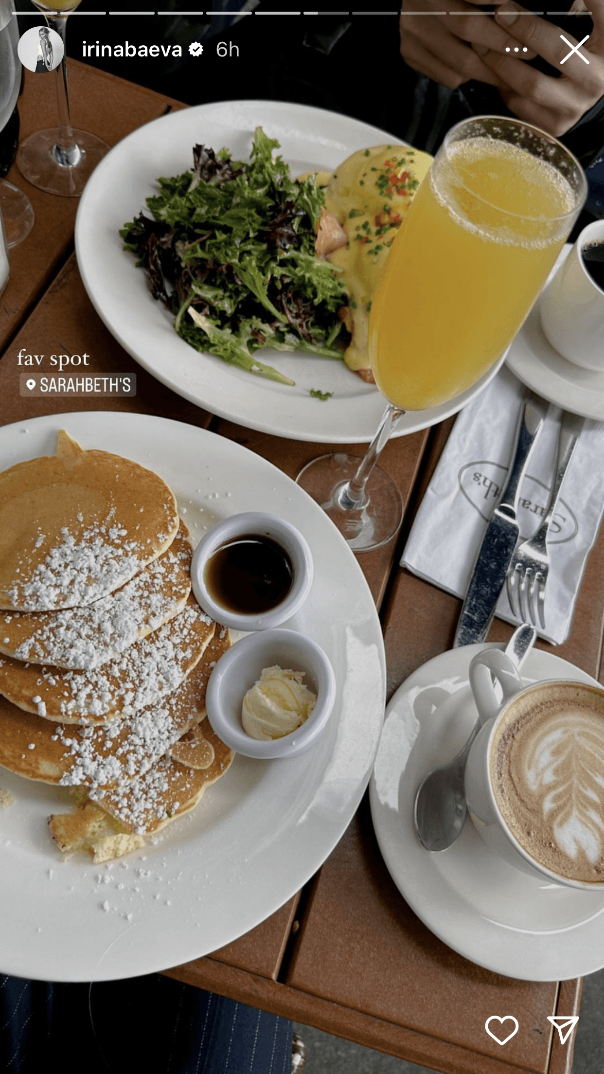 Dejando claro su lado ‘foodie’, ella también publicó una instantánea del desayuno que disfrutó en una de las sucursales de Sarabeth’s.
<br>