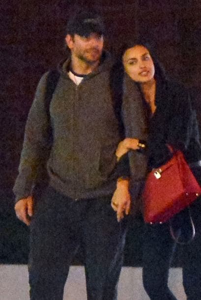 Ella también se veía muy contenta a su lado.