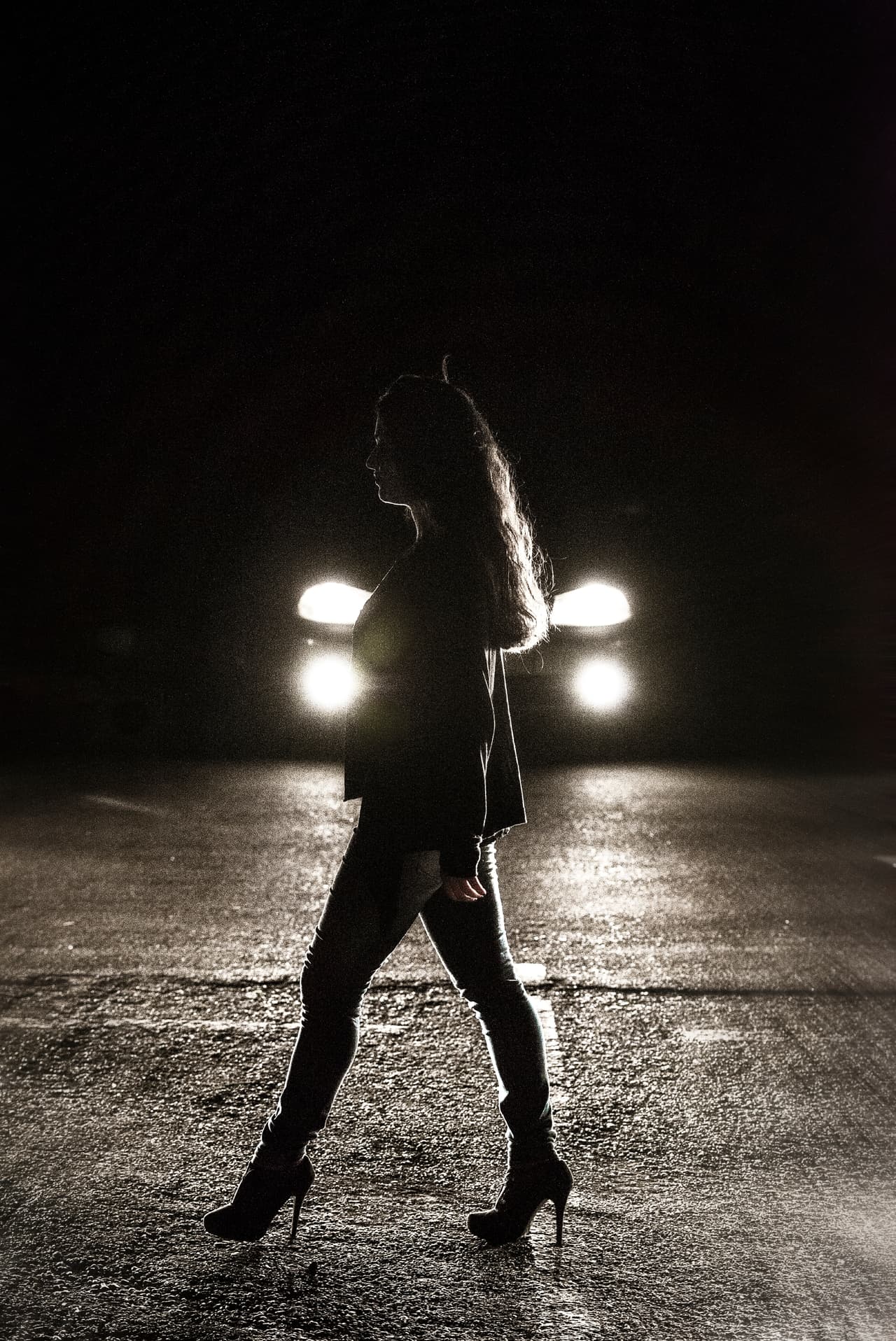 Superstición o fobia lo importante es andar con precaución si vamos a estar en lugares peligrosos u oscuros por si hay algún fanático suelto medio loco tratando de hacer de las suyas para confirmar sus creencias.