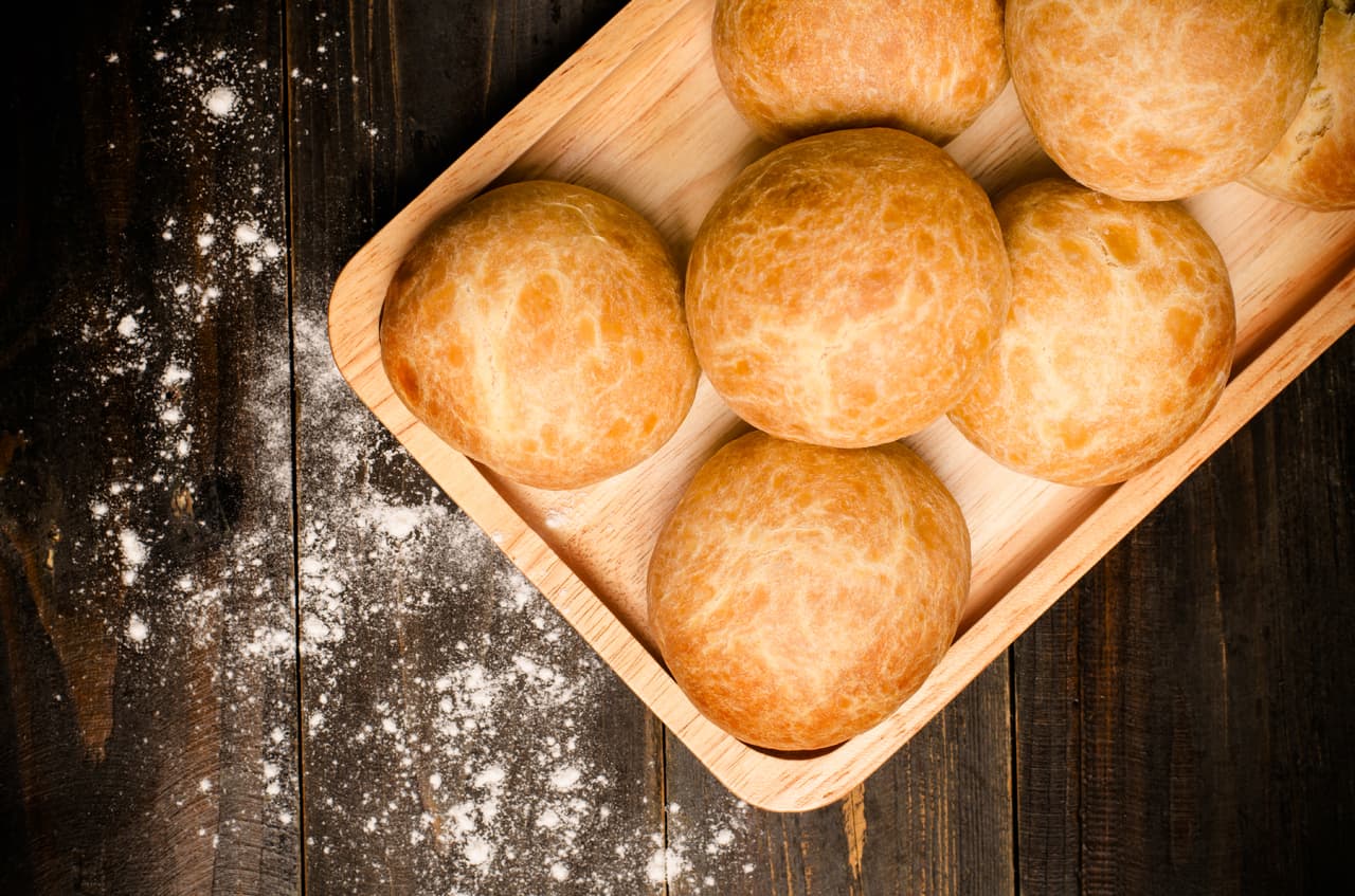 Temiendo ser acusados de haber falseado el peso del producto, algo muy castigado en esa época, cuando alguien compraba una docena de panecillos generalmente ponían otro más en la bolsa como símbolo de buena suerte y así, si lo pesaban siempre habría un peso justo, o un poco más.