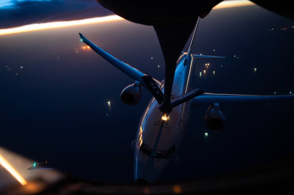 La operación ha sido realizada durante el bloqueo de EEUU contra los barcos que entran o salen de los puertos iraníes. El P-8 puede proporcionar vigilancia durante períodos prolongados, escaneando vastas vías fluviales desde gran altitud.