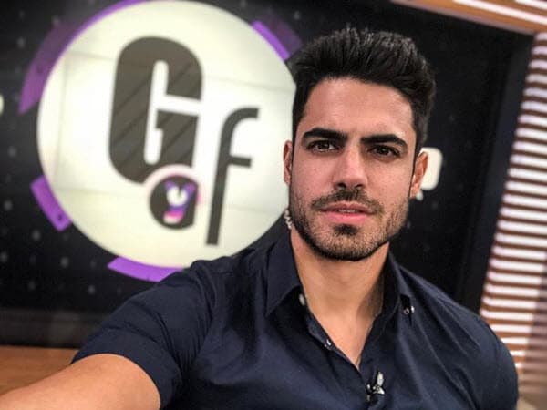 Lo vemos cada semana en El Gordo y La Flaca. Su carisma y talento le han abierto las puertas al mundo del modelaje y la televisión. Conozcamos más de Roberto Hernández.
<br>