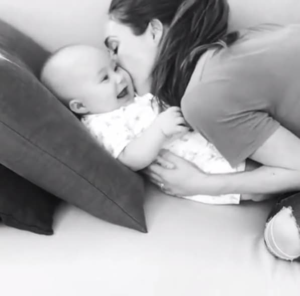 "Alguién cumple 5 meses", es lo que posteó Anahí para anunciarles a sus seguidores el día especial.