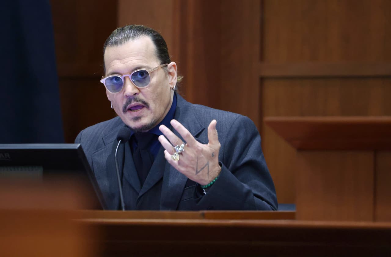 Johnny Depp ofreció su testimonio primero que su exesposa. Su versión de los entresijos de la relación se escucharon el 21 de abril de 2022.