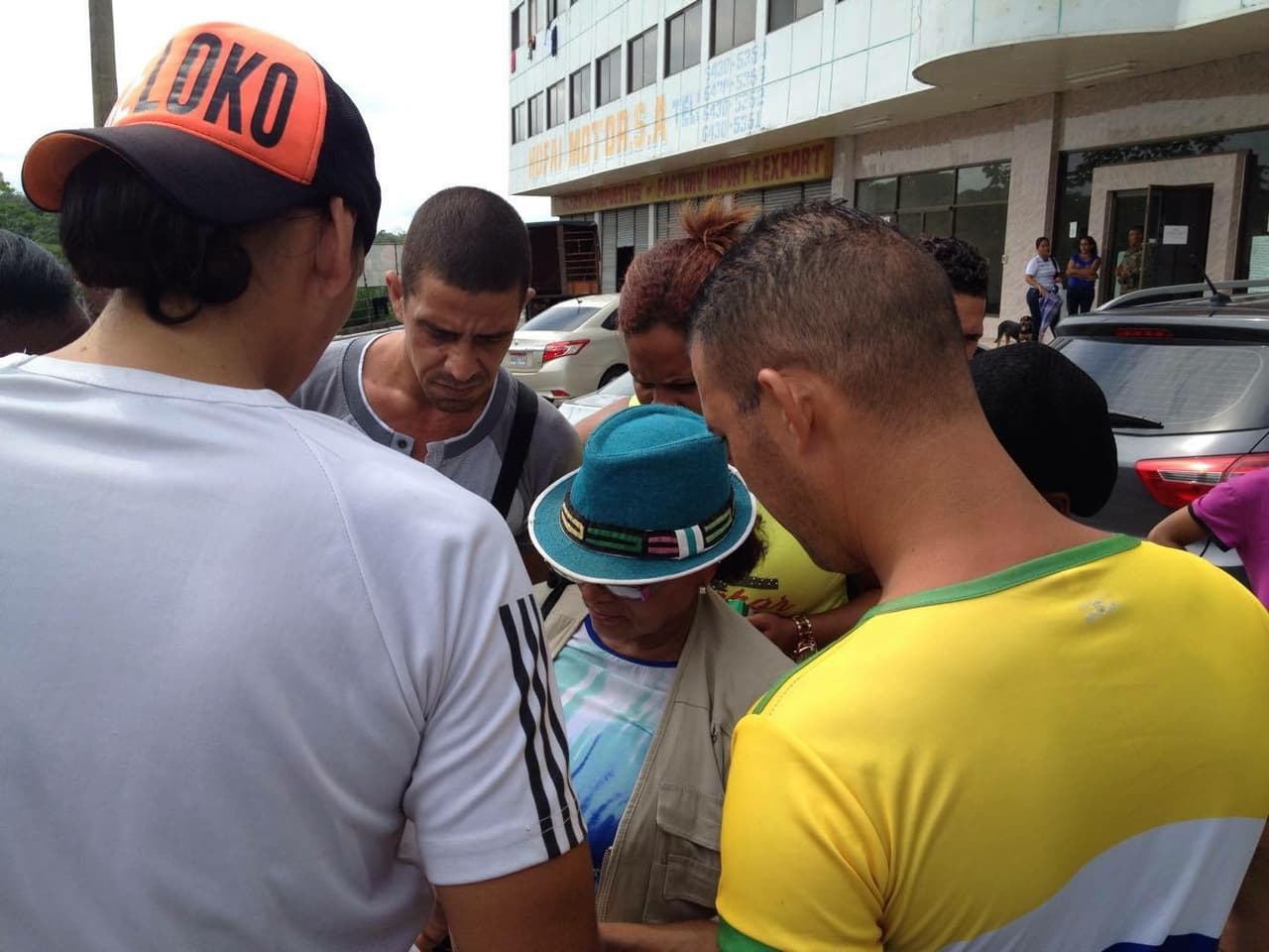 Los cubanos que no pueden pagarse el pasaje se anotan en listas de Cáritas en espera de ayuda para alcanzar EEUU.