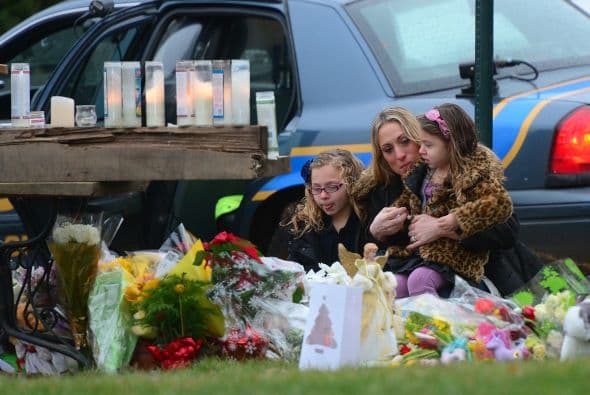 El presidente Barack Obama arribará el domingo en la tarde a Newtown para acompañar a las familias de las víctimas de la tragedia.