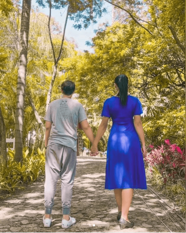 “De pequeño siempre me chocabas las cinco y hoy me agarras de tu mano y caminamos juntos. Te amo pequeño gigante, Santiago. Feliz cumple y gracias por dejarme ser tu mamá”, finalizó ella.
<br>