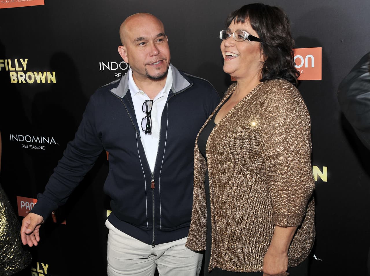 "Se las hacemos mis dos hermanas y yo, me ayudan ellas a traerle las flores, a veces se las pongo rojas, amarillas, blancas, depende de cómo ande las ganas de ponerle el color que sea", contó.
<br>