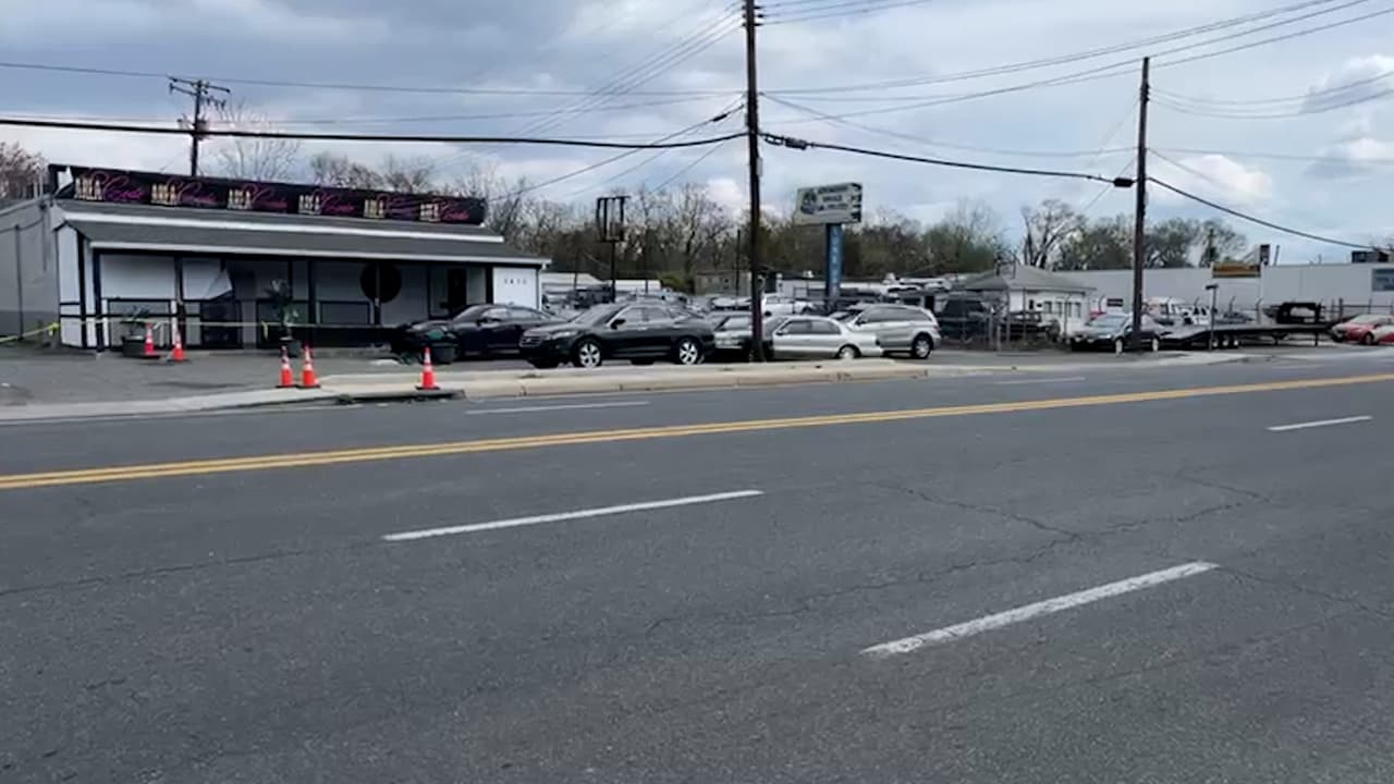 Si usted tiene información sobre este tiroteo se puede comunicar de forma anónima con Crime Solvers del condado de Prince George al 
<b>1-866-411-TIPS. Se ofrece una recompensa de $25,000 para cualquier persona con información.</b>