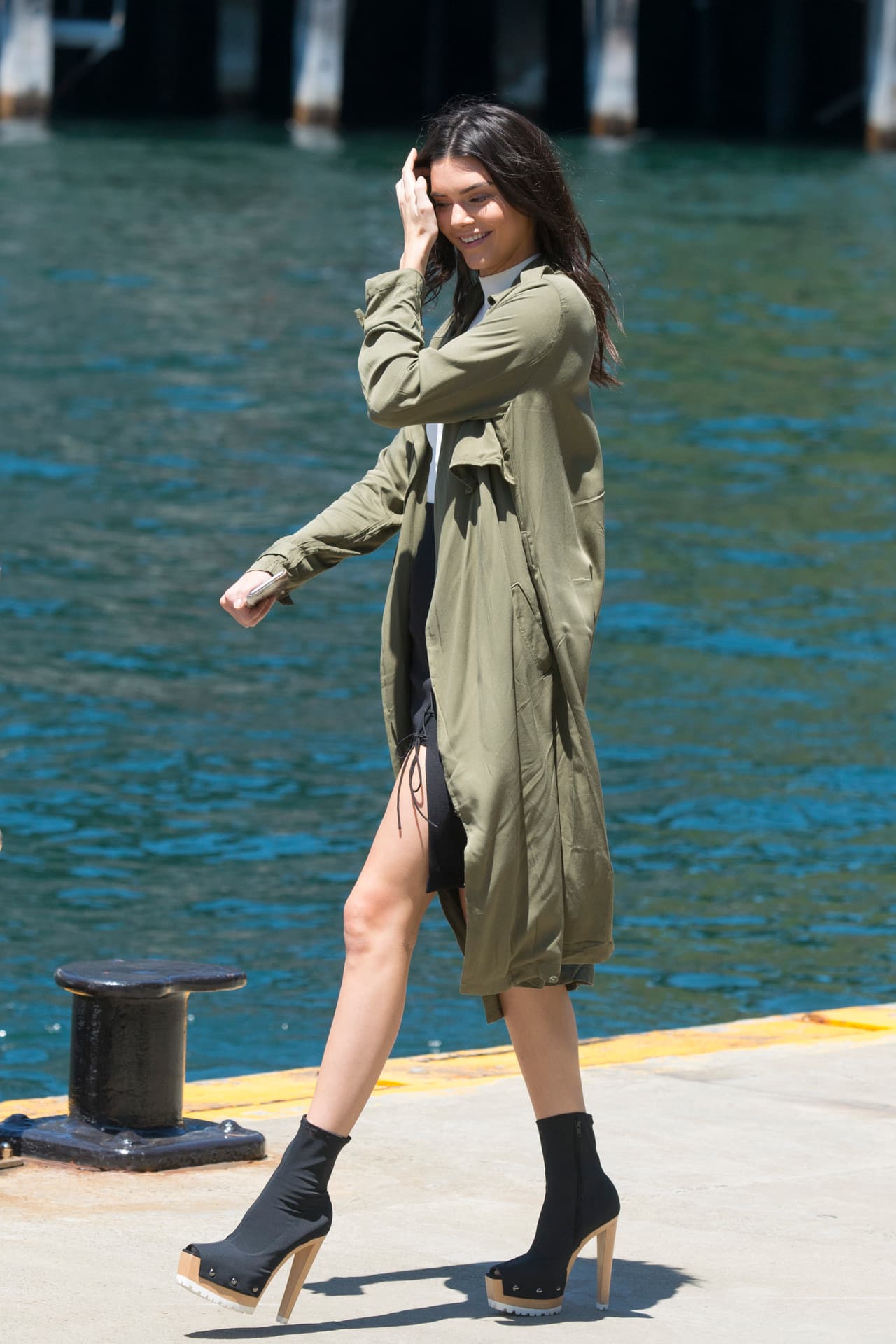 Kendall parecía muy feliz de relajarse después de unos días de trabajo.