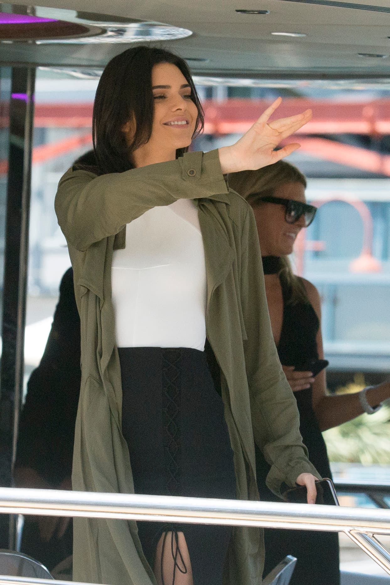 Ella volteaba a todos lados y sonreía.