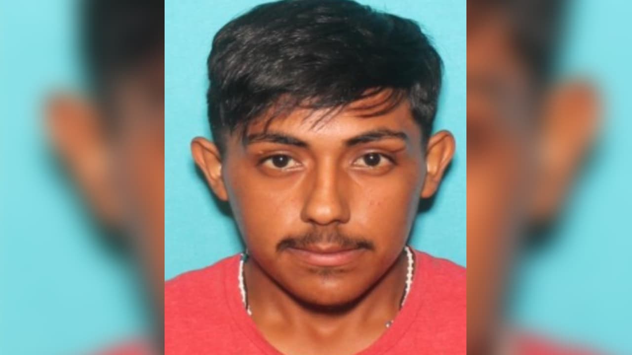 Buscan a este joven hispano señalado de agresión sexual a un menor de edad en el norte de Houston