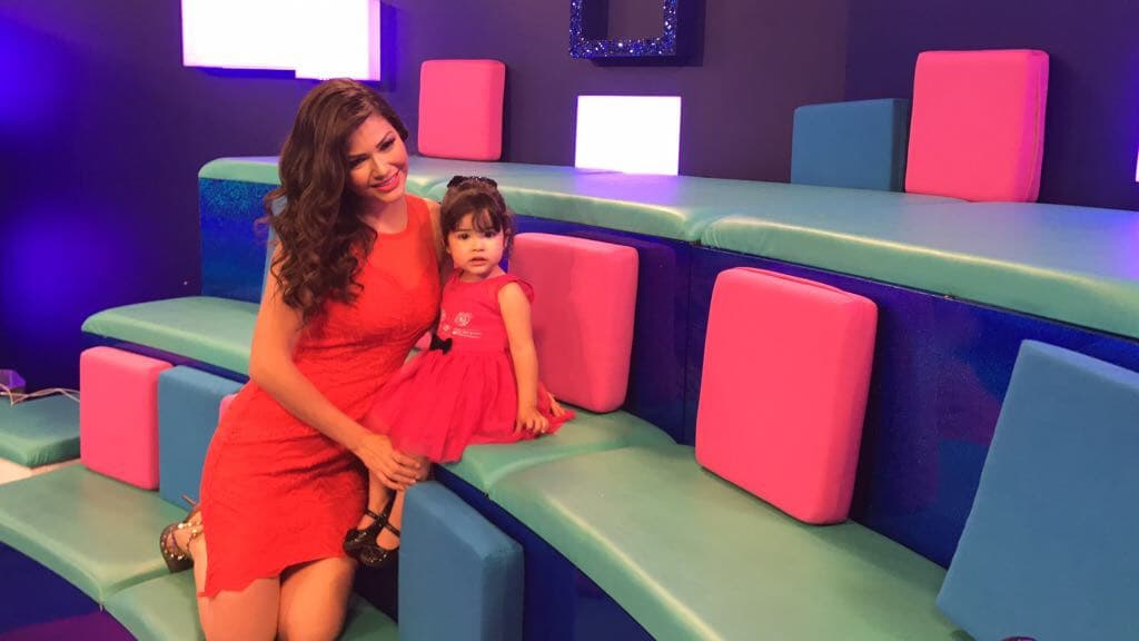 Ella es una niña muy bien portada y le encanta posar para las fotos.