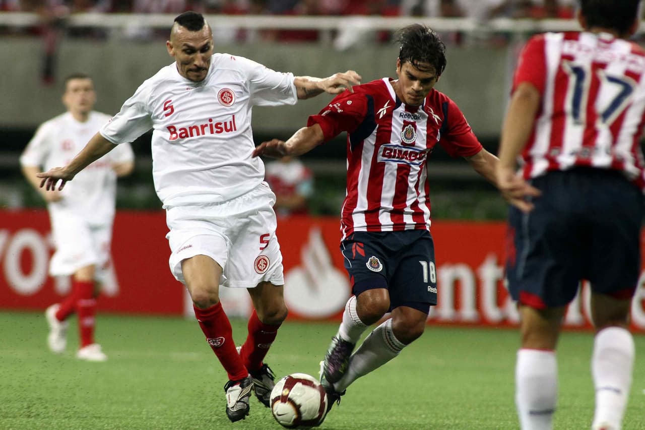 Guadalajara participó en seis ocasiones en la Copa Libertadores. En 2010 disputaron la final ante el Internacional de Brasil.