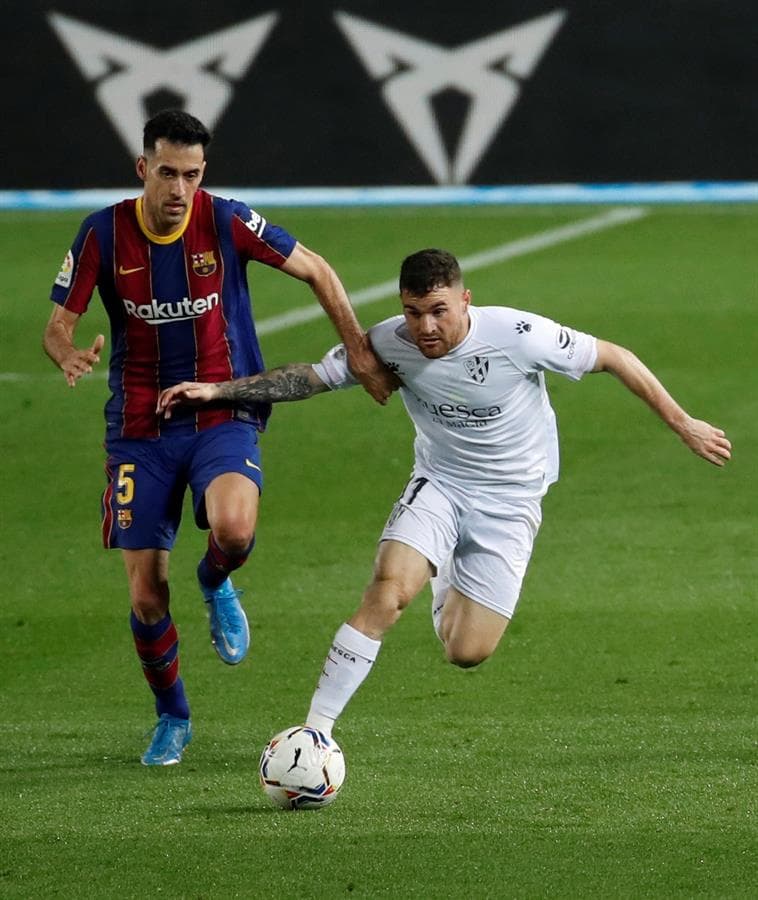 Barcelona se impone en casa ante el Huesca 4-1. Los goles corrieron a cargo de Lionel Messi (13' y 90'), Antoine Griezmann (35') y Oscar Mingueza (53'). Por parte de la visita, el gol fue de Rafa Mir al 49'. La 'Pulga' sumó su partido número 767 con el equipo culé e iguala el número de Xavi.