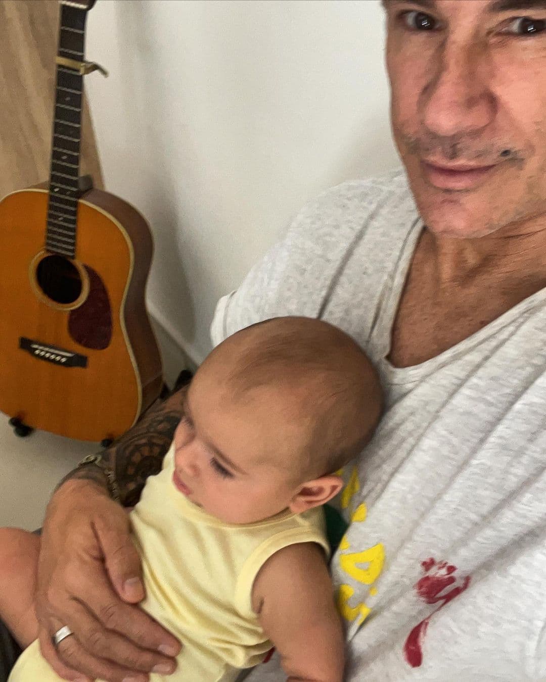 El encuentro entre ellos no se ha dado, pese a que, según Margiolis Ramos, en el mes de junio el actor volvió a invitar a su hijo a la playa mexicana, invitación que Ángel Gabriel supuestamente habría rechazado.