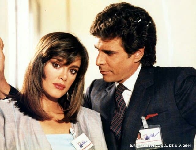 Pero se dice que Lucía Méndez ya había tenido algo con este galán antes de la relación que tuvo con Verónica. Lucía y Jorge protagonizaron el exitoso melodrama 'El extraño retorno de Diana Salazar'.