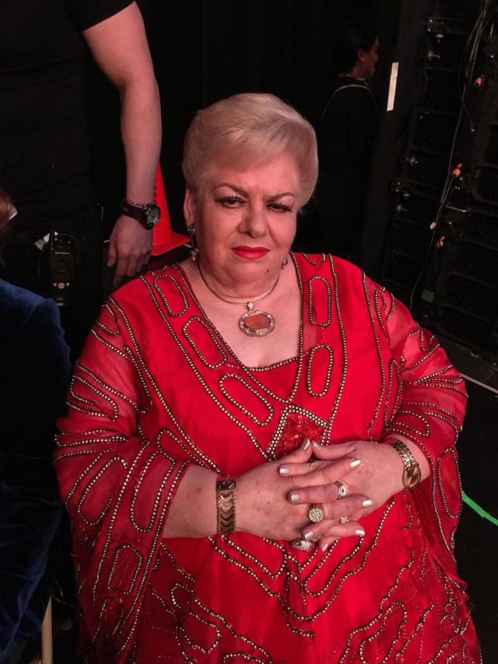 Paquita la del Barrio, muy seria, como es su personal estilo, se dijo feliz y emocionada de estar en este evento donde se festeja la música regional mexicana.