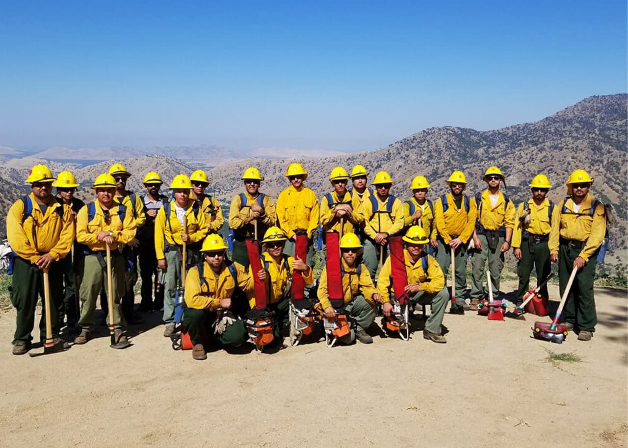 Derian planea urnirse al Departamento de Bomberos de California (CAL Fire), ya que la agencia forestal sólo puede contratar a ciudadanos de Estados Unidos o quienes tengan la 'green card'. El lo tiene clarro. Por eso ahora está adquiriendo experiencia para pronto poder ingresar al cuerpo de bomberos estatal.