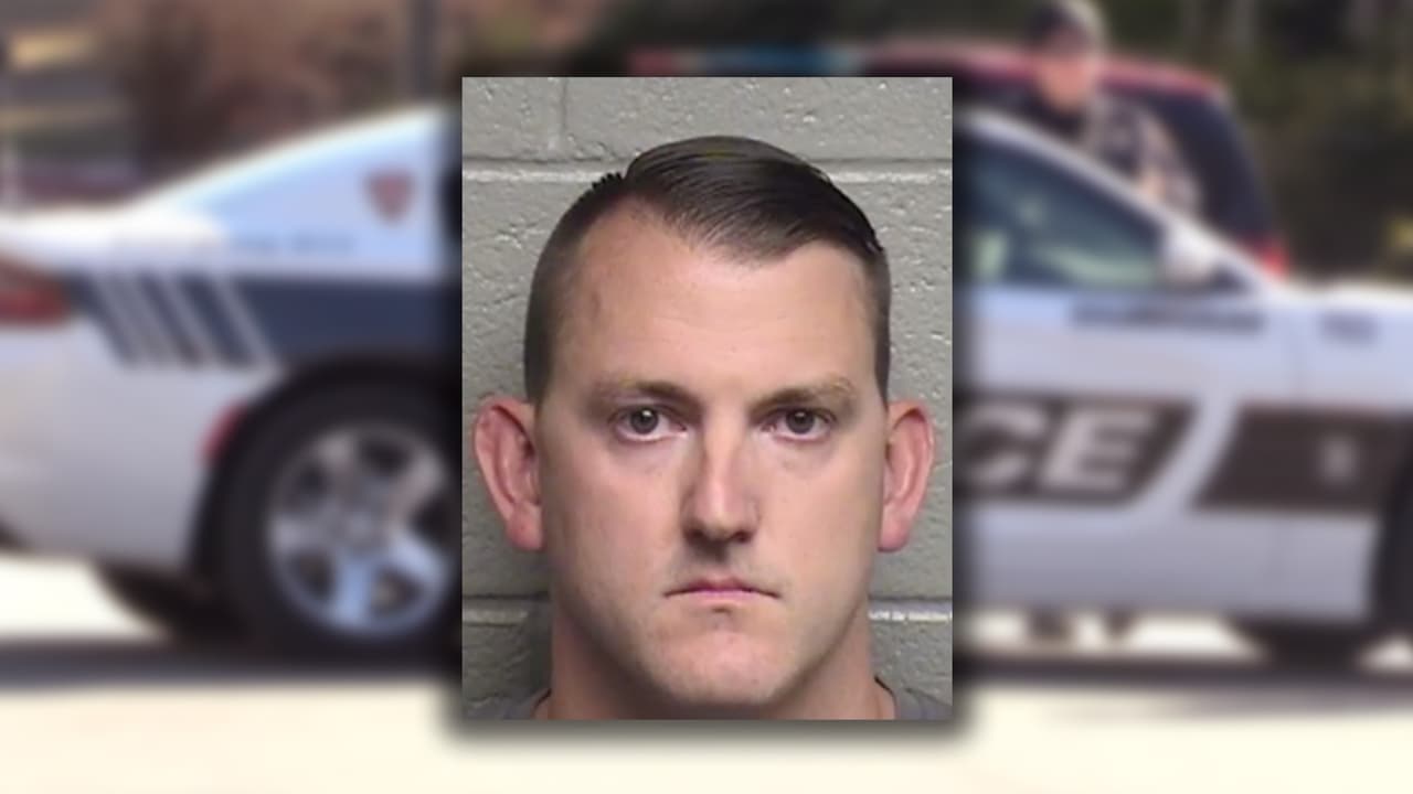 Acusan a policía de Durham por agredir sexualmente a una mujer en Apex