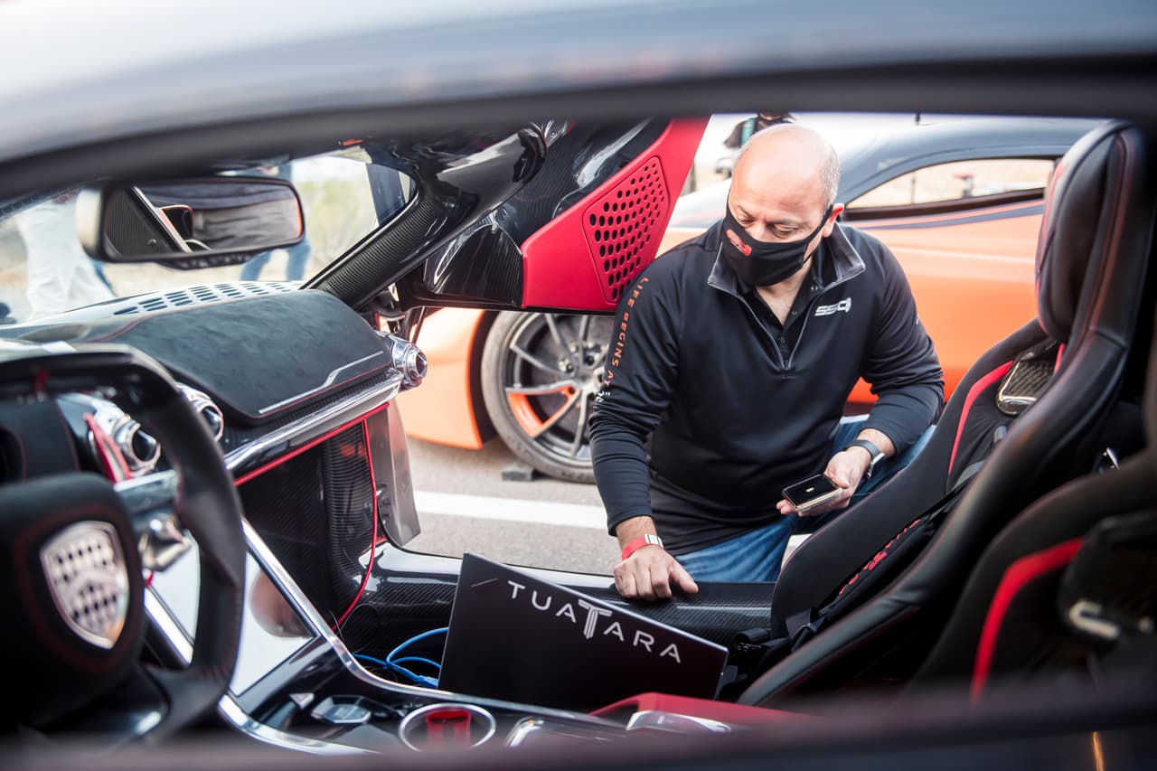 SSC Tuatara, el carro de producción más rápido del mundo con un registro de 316.11 mph (508.73 km/h).