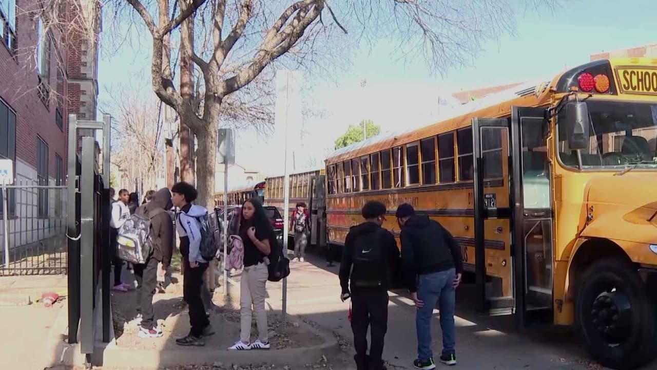 ¿Cuáles son las consecuencias legales por realizar amenazas en redes sociales contra escuelas?