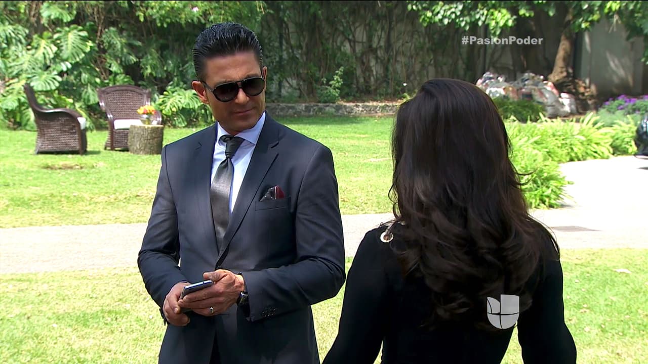 ¿Qué le estás diciendo a Eladio?