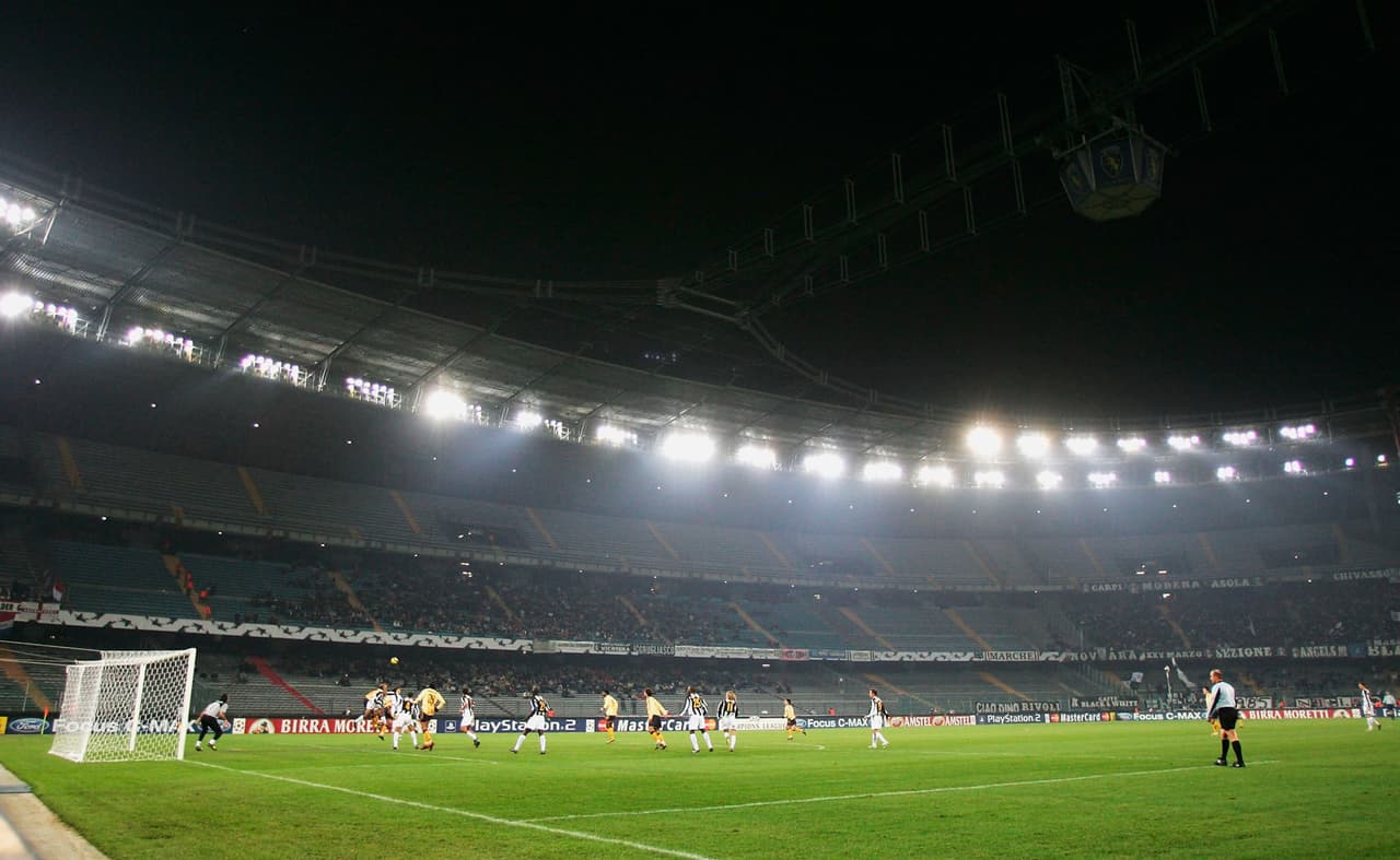 El Delle Alpi Stadium fue construido en 1990 para el Mundial en Italia y luego fua la casa de Juventus en Turín, aunque el equipo no tuvo en cuenta que su pista atlética sería un problema.