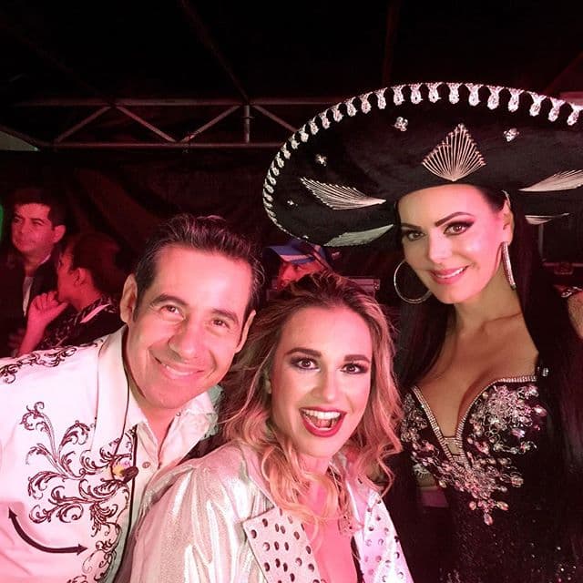 Seguramente su amor por México es tan grande que por ello decidió lucir este tipo de diseños para sus shows.