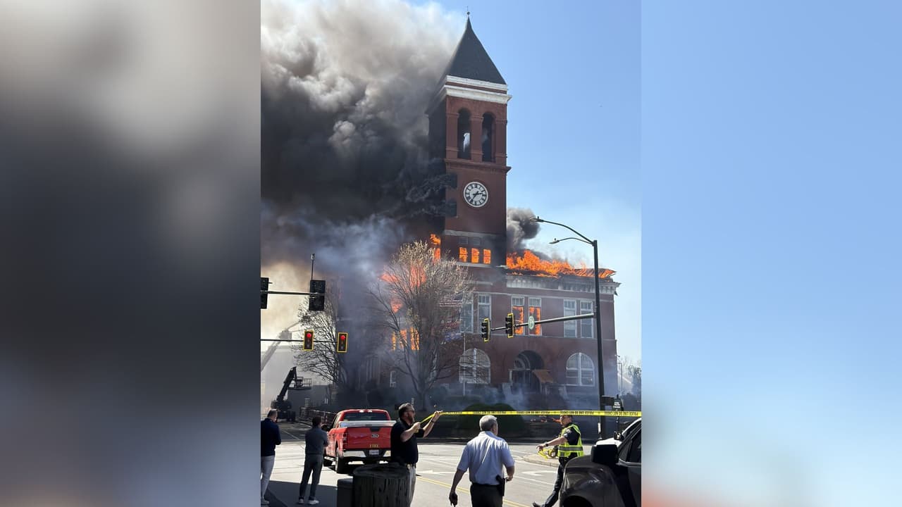 Incendio en histórica corte del condado Floyd en Rome; edificio tiene más de 130 años.