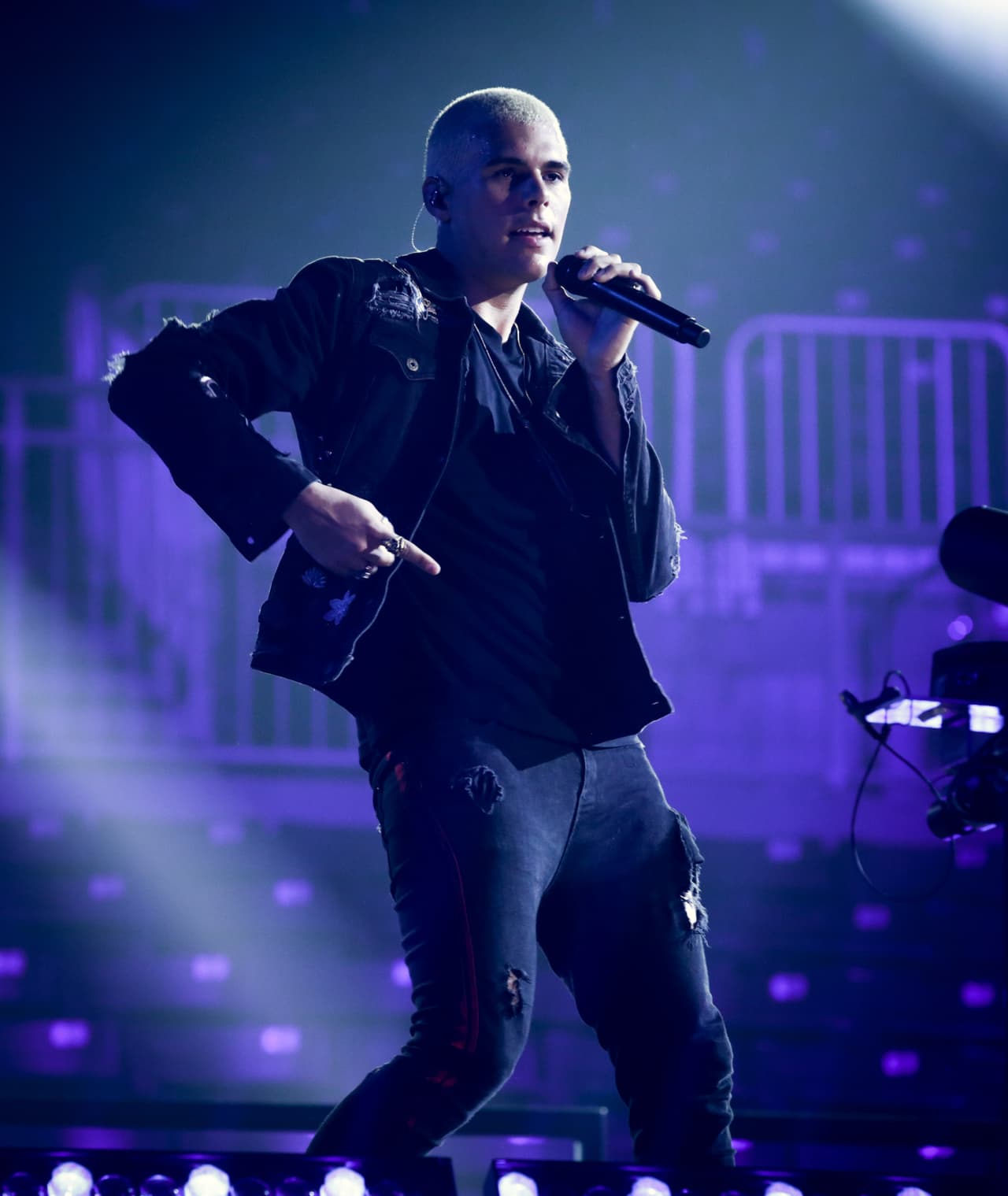 <b>Zabdiel de Jesús</b> está estrenando 'look', dejando a un lado 
<b><a href="https://www.univision.com/shows/la-banda/fotos-el-album-de-zabdiel-de-jesus-fotos">su abundante cabellera negra</a></b>.