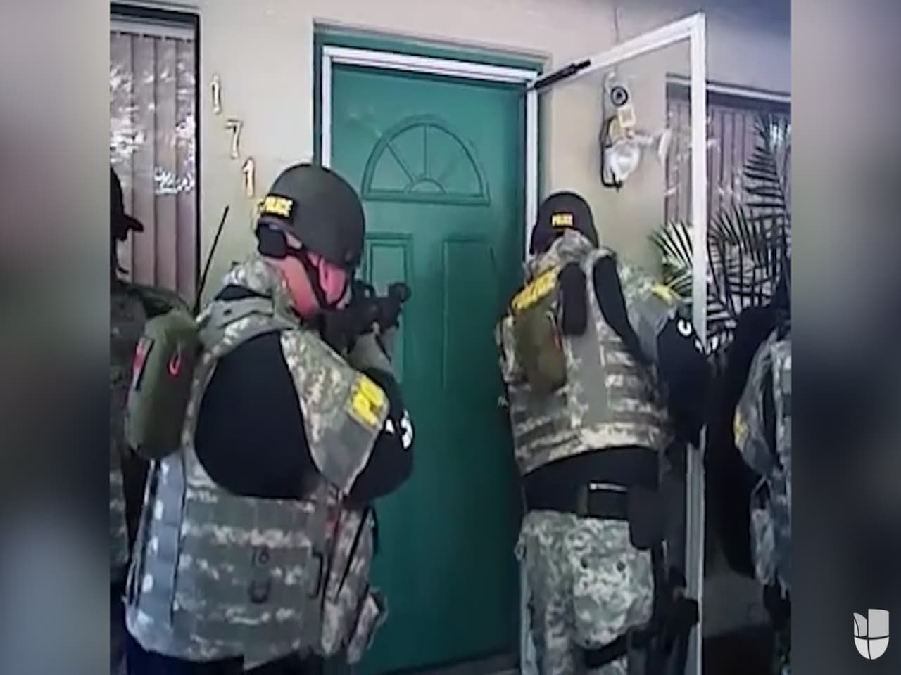 Revelan video del momento en que oficiales de policía en Arizona disparan y matan a un hombre anglosajón