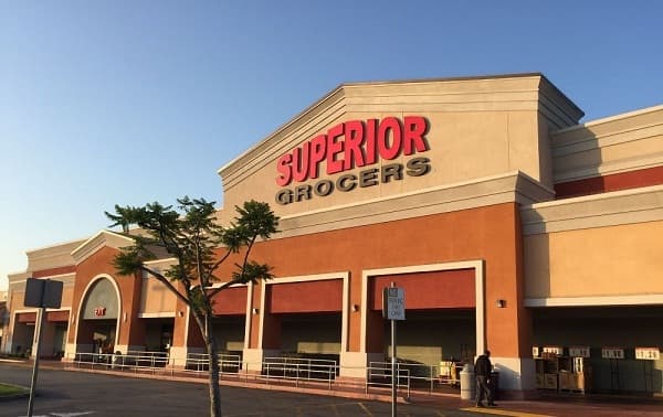 Superior Grocers aumenta el salario de sus empleados durante la crisis del coronavirus
