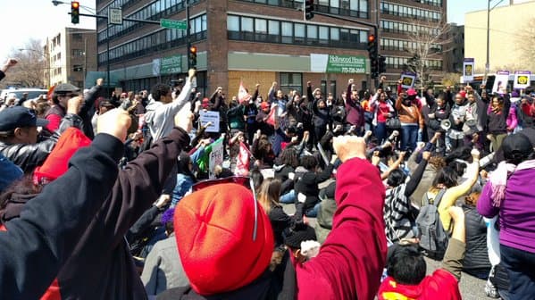 Chicago se sumó a la lucha nacional de los trabajadores de comida rápida por el aumento a $15 dólares por hora.